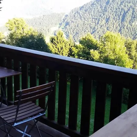 Appartamento Chalet In Rossiniere Near Glacier & Lake Rossinière